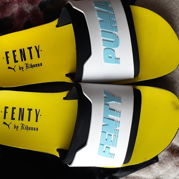 Rihanna‘s PUMA Women's Fenty Surf Sandal - Picture 2 of 8